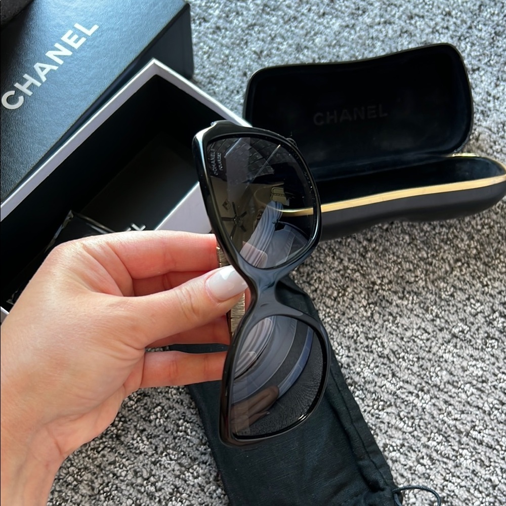 Chanel Black Sunglasses with Gold Accents - Picture 8 of 9